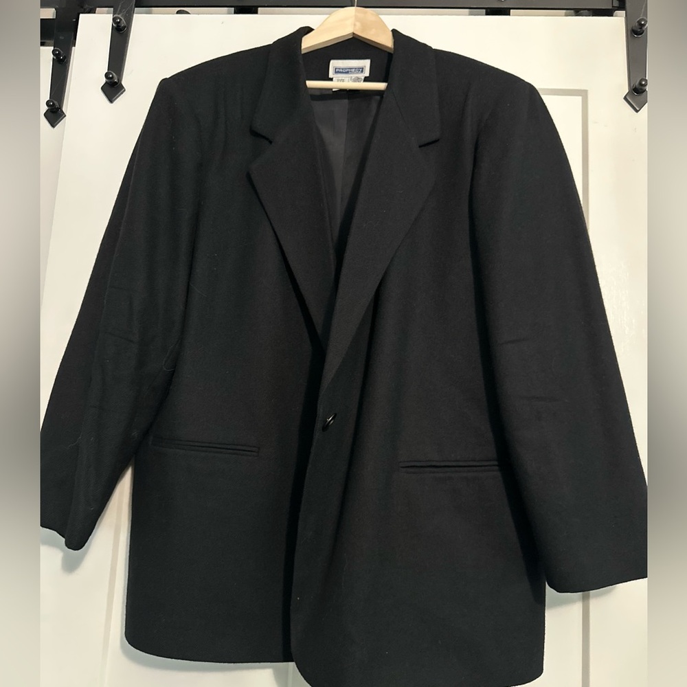 ‼️SOLD‼️ Women’s 💯 Wool Coat. Vintage Prophecy Size 24W. Black Wool